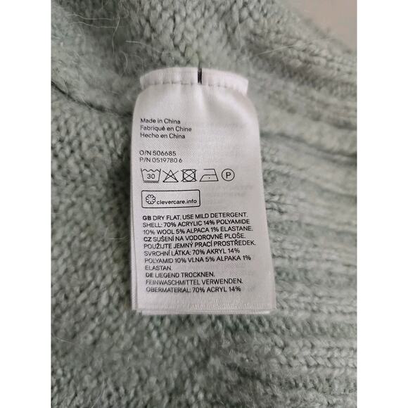 H & M ~Woman Size L~ Light Green Wool/Alpaca Blend Crop Boxy Sweater. - Picture 10 of 16
